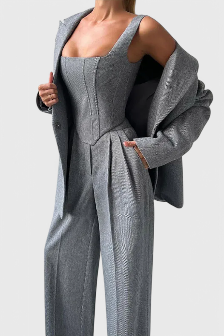 Evena Tailored Trousersuit for Confident Elegance