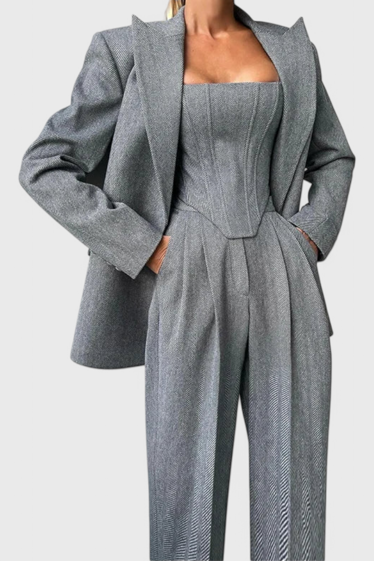 Evena Tailored Trousersuit for Confident Elegance