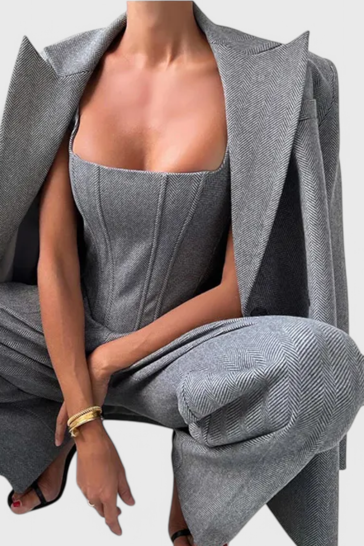 Evena Tailored Trousersuit for Confident Elegance