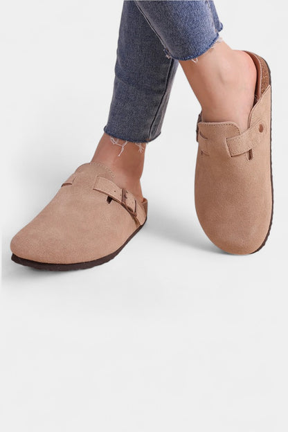 Tia Robust Suede Clogs