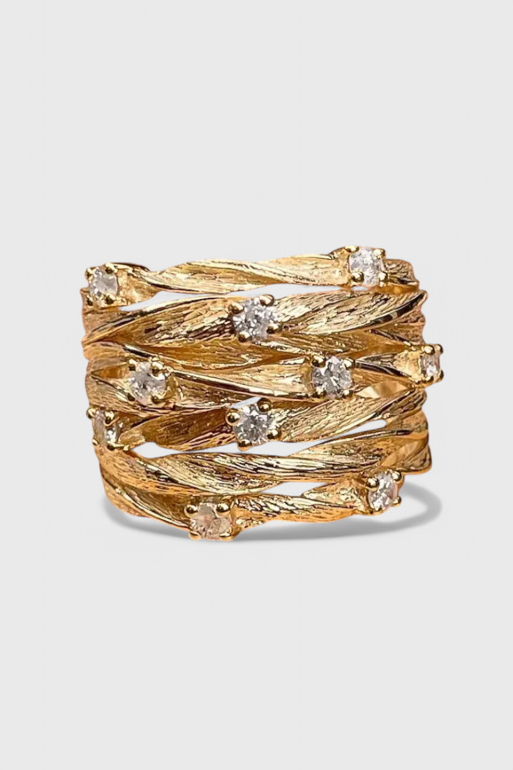 Vintage Gold Ring with Timeless Charm